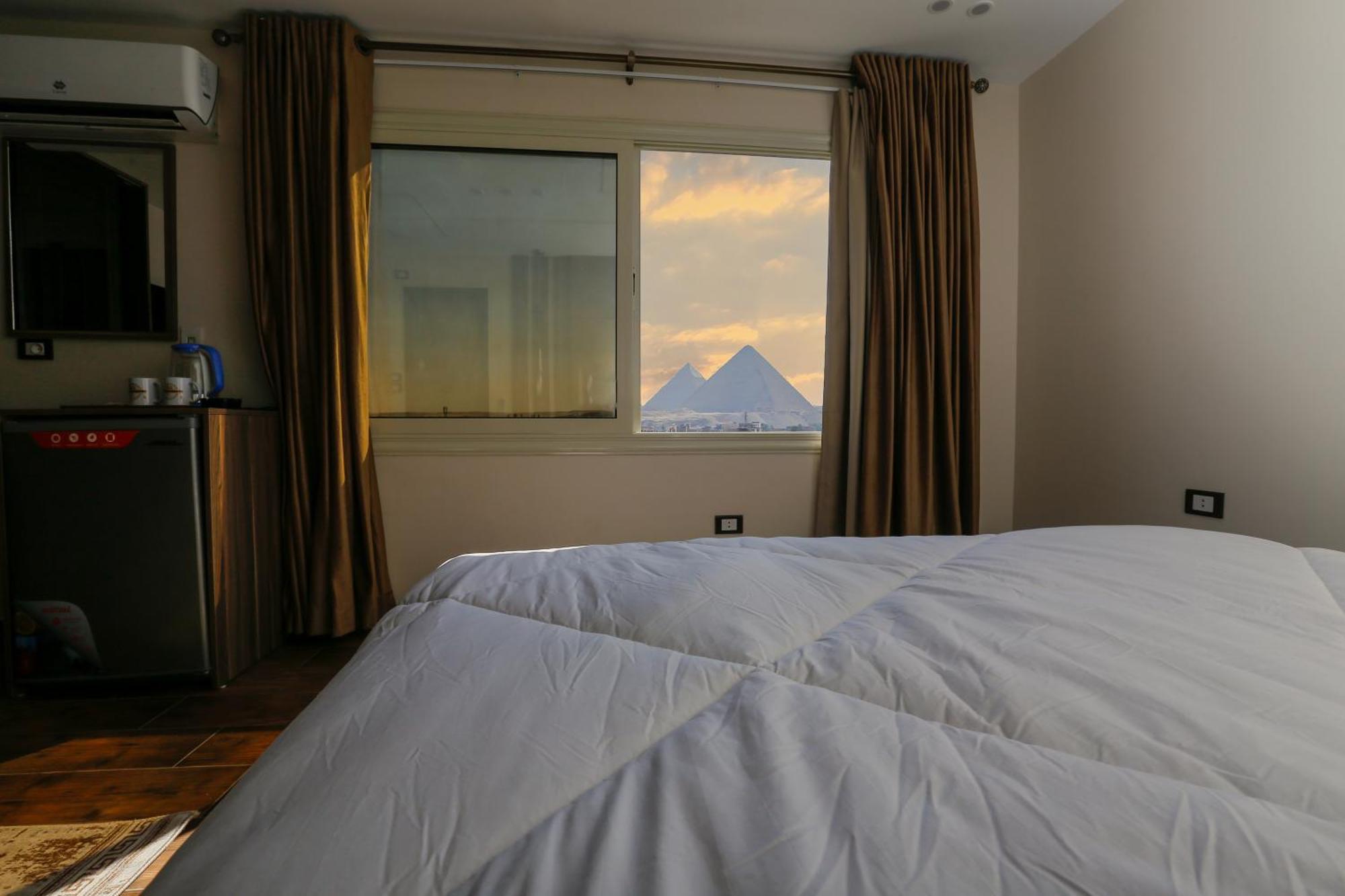Imperial Pyramids Heights View Bed and Breakfast Nazlet el-Sîsi Εξωτερικό φωτογραφία